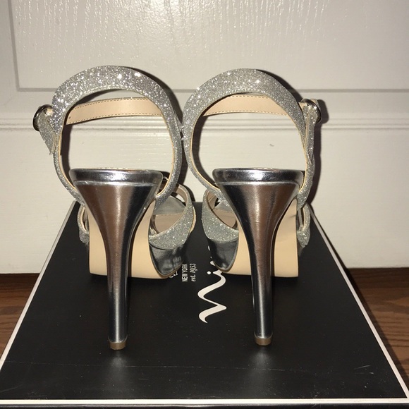 Nina/Macy’s “Shara” Heels - Picture 3 of 4